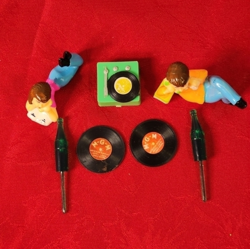 Vintage Wilton Cake Topper Lot Retro Teenager Girl/Boy on phone set‎ of 7 - Picture 2 of 13